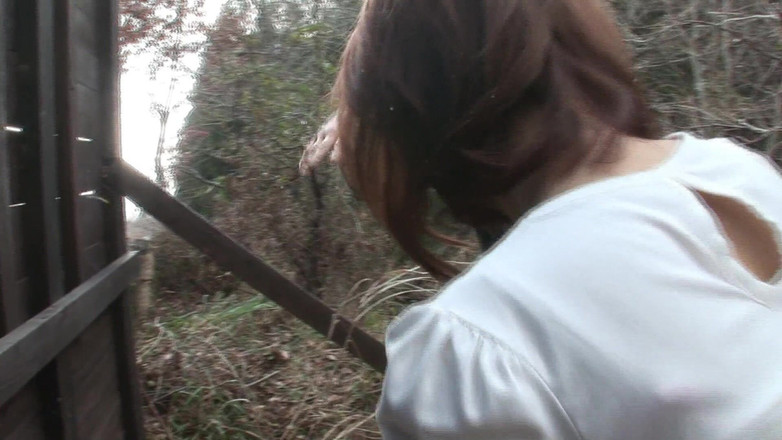 JapaneseHub: 狂野的日本水疗群交 - 饥渴女郎在热水浴缸里被干