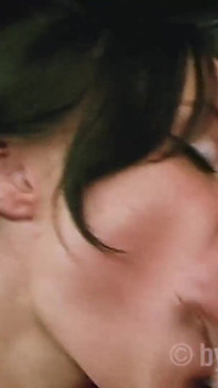 Genç Anna sürtük ağzına boşaltıyor