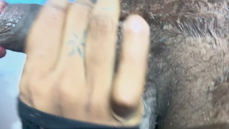 Aliasha12: 继母为她的继子提供深喉口交