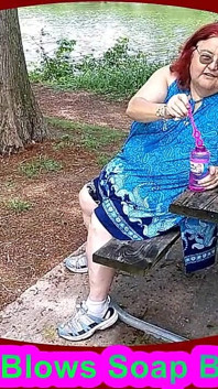Musim semi aku suka gelembung di taman untukmu!