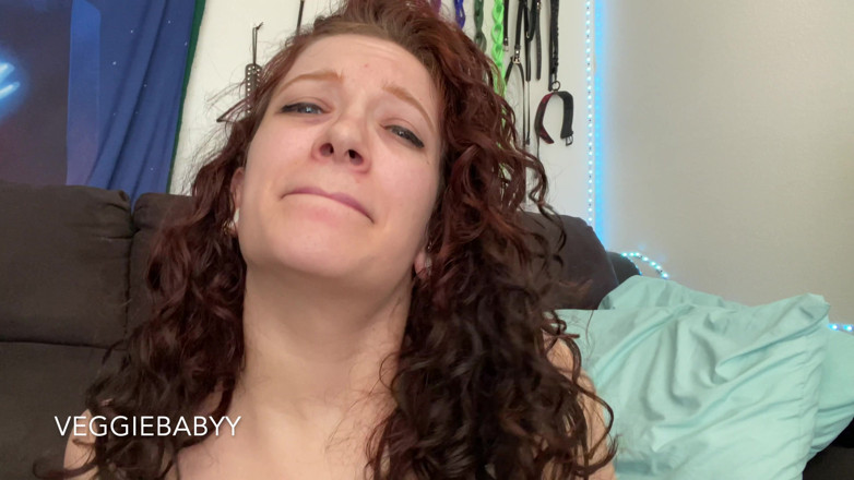 Veggiebabyy: Mira mi cara mientras me pega