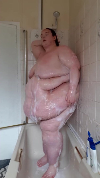 SSBBWLadyBrads: Big fat goddess washes herself