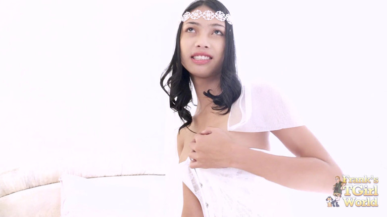 Franks Tgirl World: Gorgeous ladyboy bride Peach