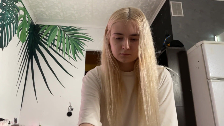 LoveHomePorn: 내 직장에 가기 전에 나에게 좋은 펠라를 주는 금발 여친