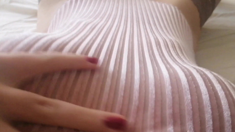 Taya Lite: Blonde tiener streelt haar kwetsbare lichaam en masturbeert haar lieve...