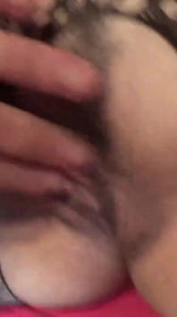 다리를 벌리는 불협화음 신부