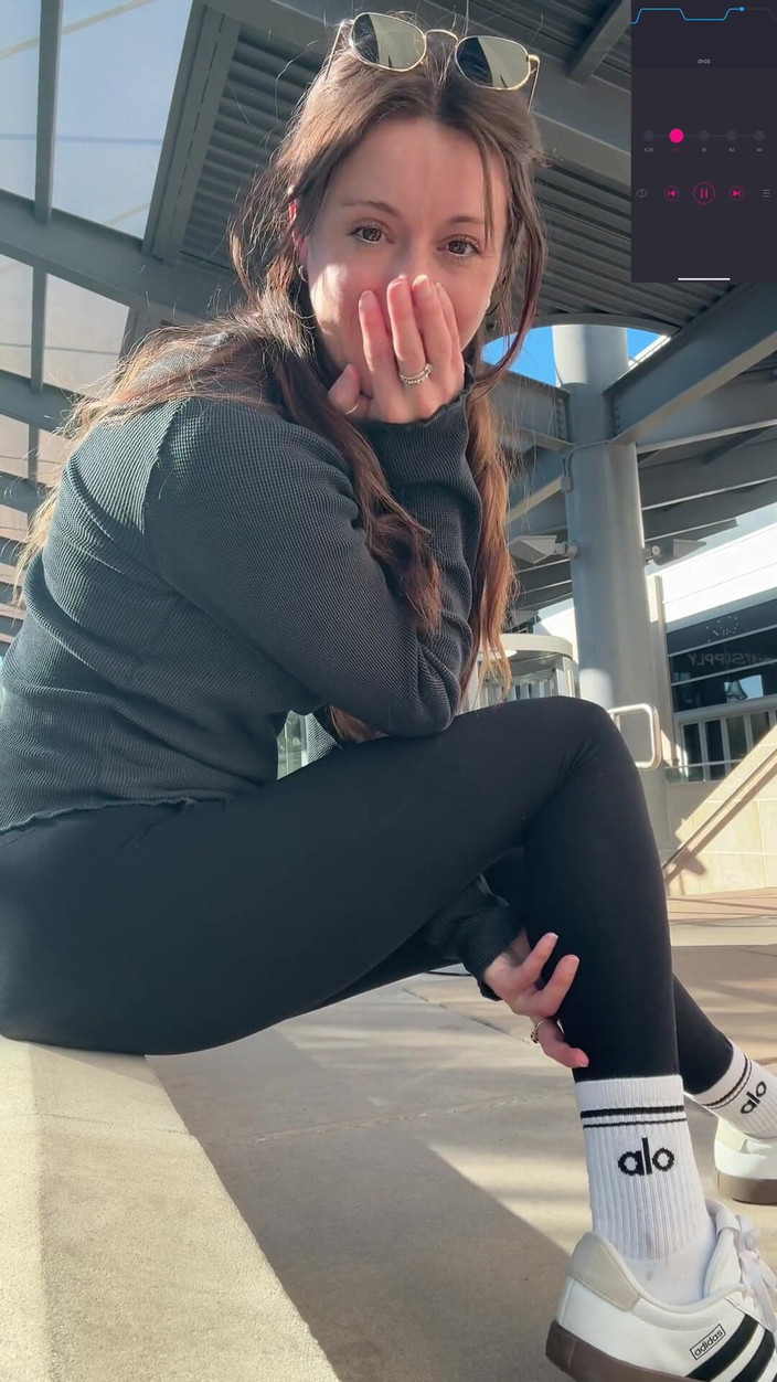 Nadia Foxx: Găsirea unui loc la mall să ejaculeze tare | Orgasm | Afară