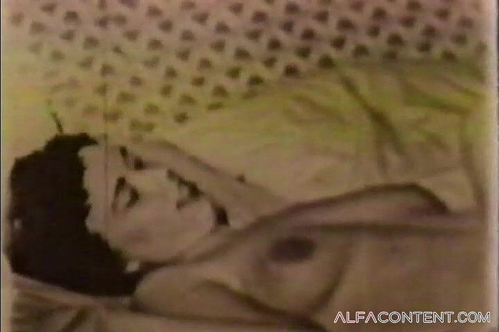 Alfa Planet: Dvě úžasné holky rozbité naloženým ptákem