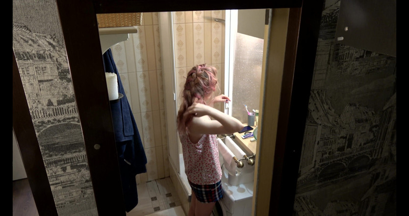 Milfs and Teens: Ung flickas dusch för pervers