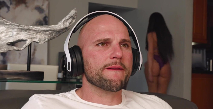 J-Mac: O que você escolheria? Reya Sunshine ou o PS5?
