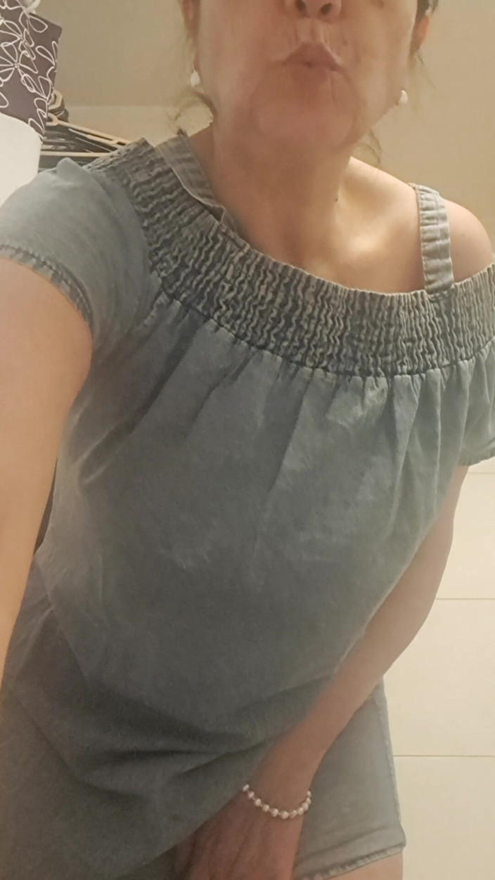 Mommy big hairy pussy: MILF Showing What's Under Her Short Dress