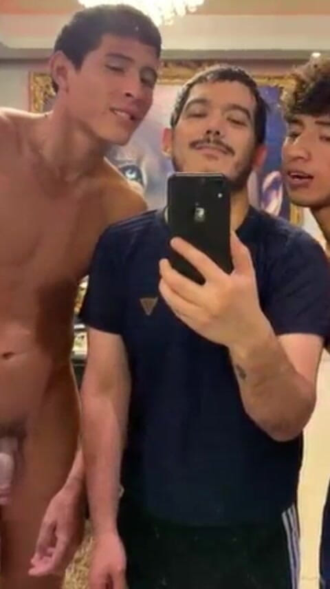 The Substance: Gorąca kąpiel! Z dwóch ciekawskich Latynosów kończy w głębokim analie...