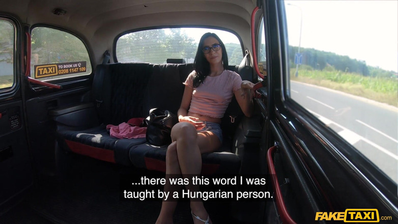 Fake Taxi: Taxi fals - Nikki Fox își arată pizda unguroaică rasă iubește pula
