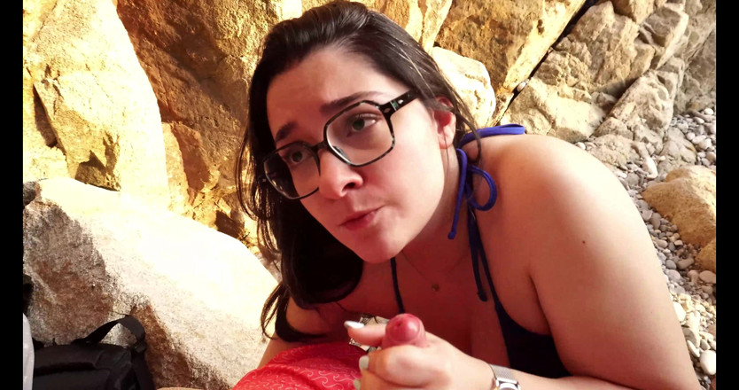 Naf y Nach: Una Desconocida Se Acerca En La Playa... ¡y Se Lo Traga...