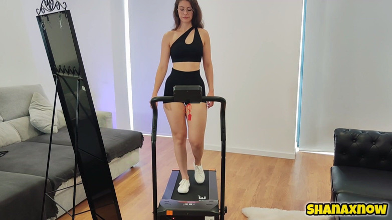 Shanaxnow: Tubuh penuh berjalan di sfw kecergasan gim treadmill baru saya
