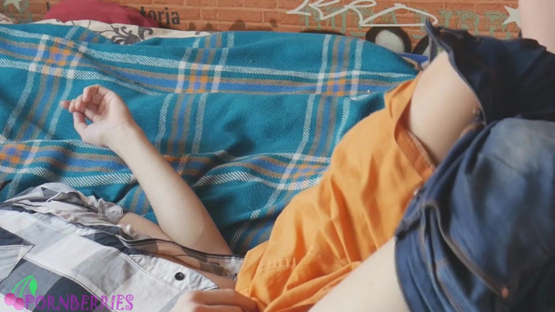 Ethan Alex: Frecher twink bekommt viel spanking und kommt auf seinen arsch