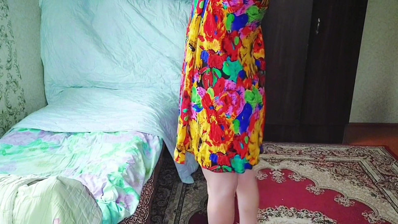 Kitty_Cross: Shemale đáng yêu chải tóc trong những nét dài lụa