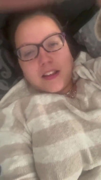 WildEnglishBBW si třela klitoris, roztáhl moji kapající mokrou růžovou kundičku