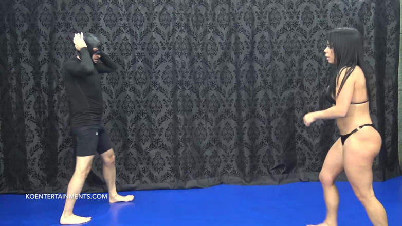 KO Entertainment: Megan fiore gegen black grappler