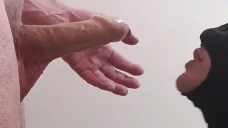 LauraOnHeels: MILF si vezme penis do pusy a udělá pořádný výstřik