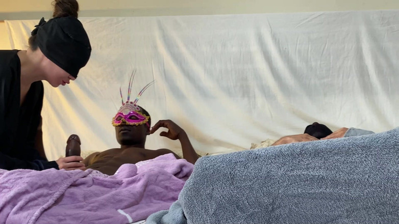 Girlnona: 흑형 대물 에 따먹히는 마누라