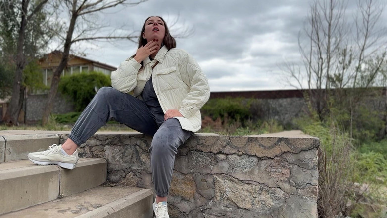 Hottie goddess: cu agonie și scuipat, joacă cu vedere la persoana 1