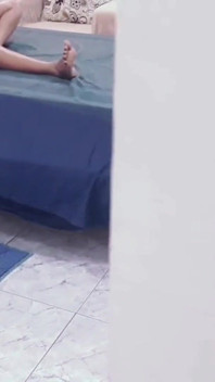 Mama mea vitregă sexy a ejaculat singură când am urmărit-o în secret și în sfârșit am futut-o și am ejaculat pe cur