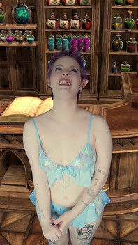 Pixie's drankjes! Krimpend fetisjplezier - Mp4 HD - Ezra Faith