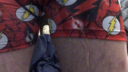 GayCubsbear: 穿着她的拳击短裤的飘荡撒尿