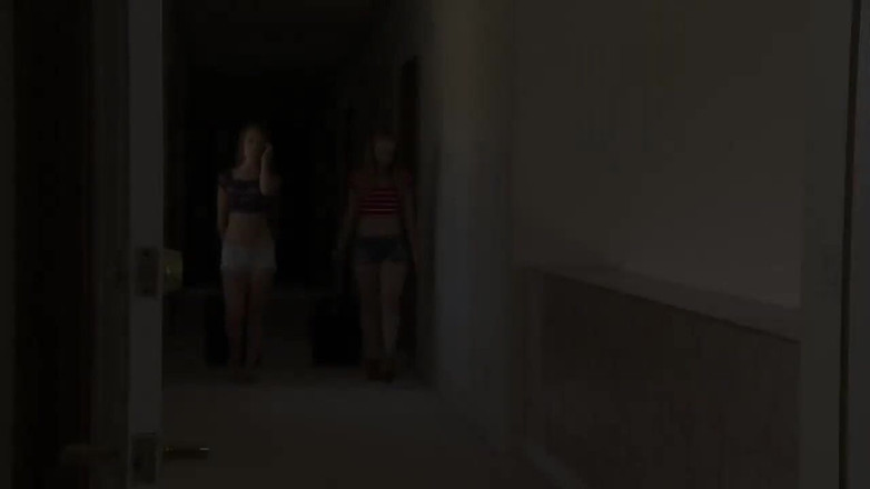 Lesbian Illusion: Terapeută mamă vitregă (film complet)