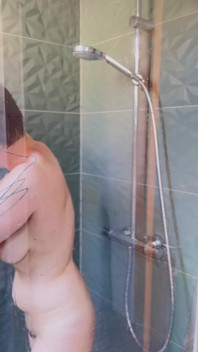 Apres M Etre Faite Jouir Je Lave Ma Chatte Poilue