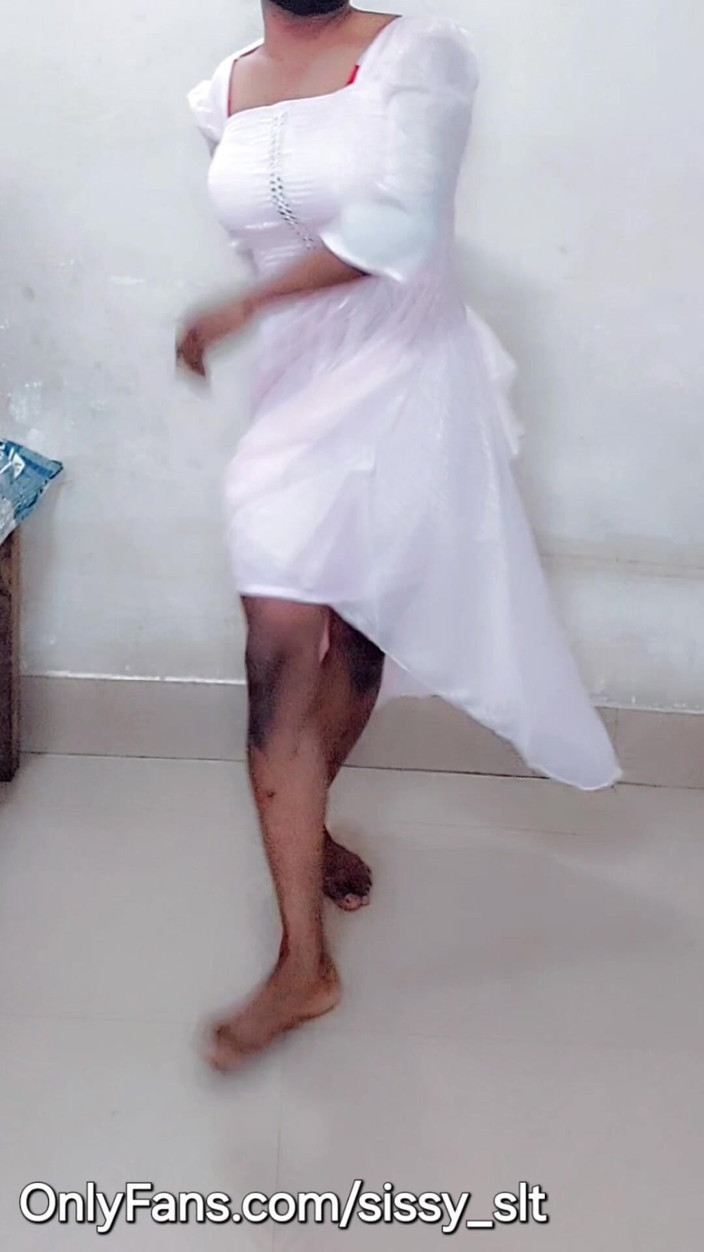 Sissy Slut Simran: Travestit desi sissy cu pulă mică impotentă