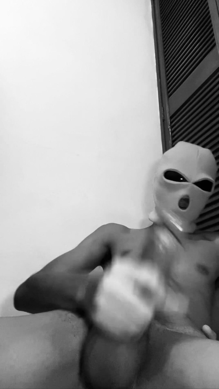Black-2001: Gözlüklü ve balaclava maskeli büyük zenci yarağı sulu büyük boşalma...
