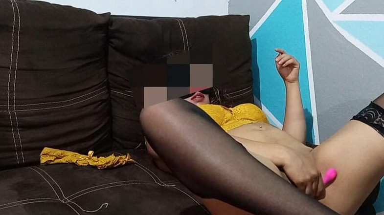 Katerine: Orgasme berganda basah pada kamera web