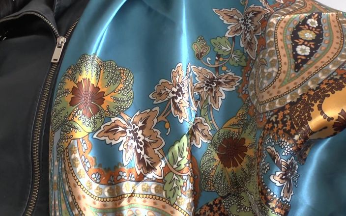 Lady Victoria Valente: Desfile de moda de pañuelo de satén, pañuelo de satén...