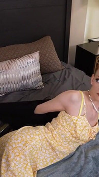 Pervmom - Anální překvapení April Fools: Moje macecha chce, abych použil její hračky a tvrdě ji ošukal