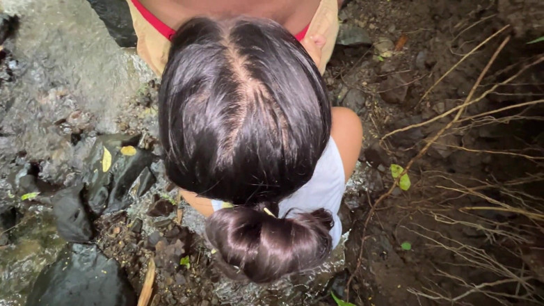 StaccyPh: Baise super risquée dans la nature avec sa copine - Angeline...