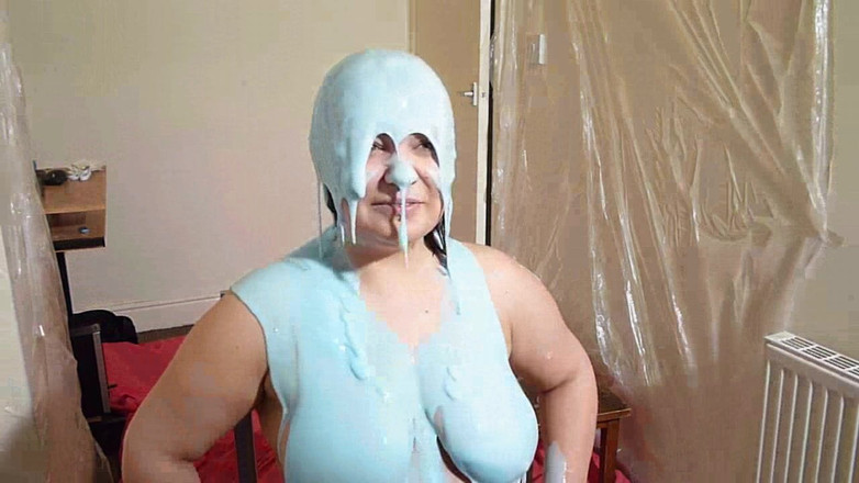 Gunked up girls: Steph juega el concurso de dj