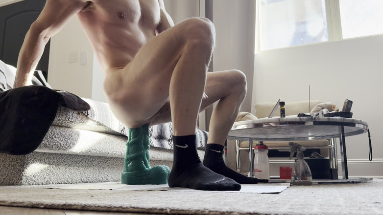 Another Loose Hole: Con cu quỷ xuống