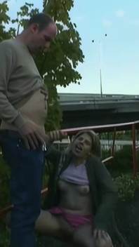 Sexy Teen Gets Pussy Wet and Fucked by Huge Dick at Street Side