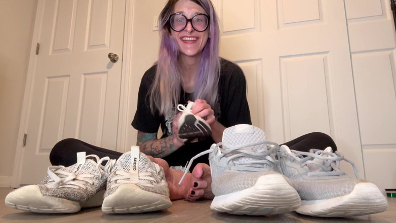 Peppermint Giantess: Size 16 Feet Squeezing Into Smaller Size Sneakers
