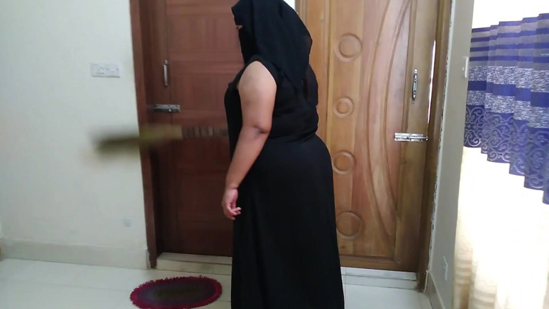 Aria Mia: Gran culo y enormes tetas de mucama saudita follada por...