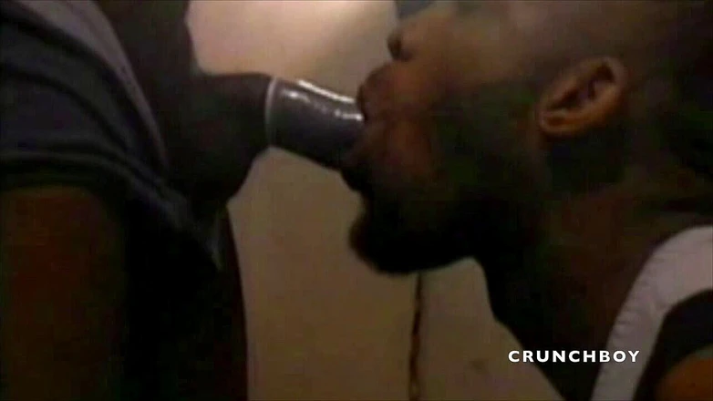 MEN BIG COCKS FUCKERS: Sucking xxl black cock with condom