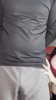 Sesi Locktober: Membantu Istri Panas Emily Mengunci Cuckold-nya