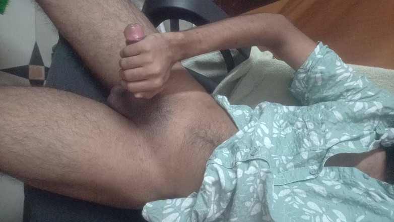 Suhas: Masturbação à meia-noite por garoto do sul da Índia