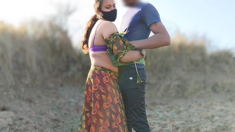 Fuckkkker: सौतेली बहन को अपने बॉयफ्रेंड के साथ आउटडोर में चोदते हुए पकड़ा और वह अपने सौतेले भाई को वीर्य निकालने में मदद करती है