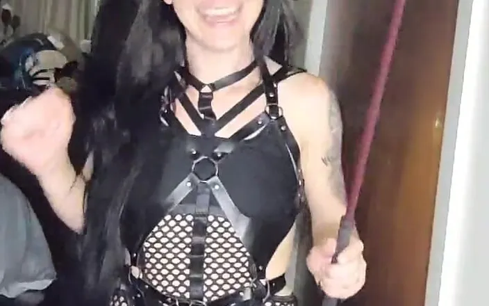 Raven Willow: Is That a Penis Lmao
