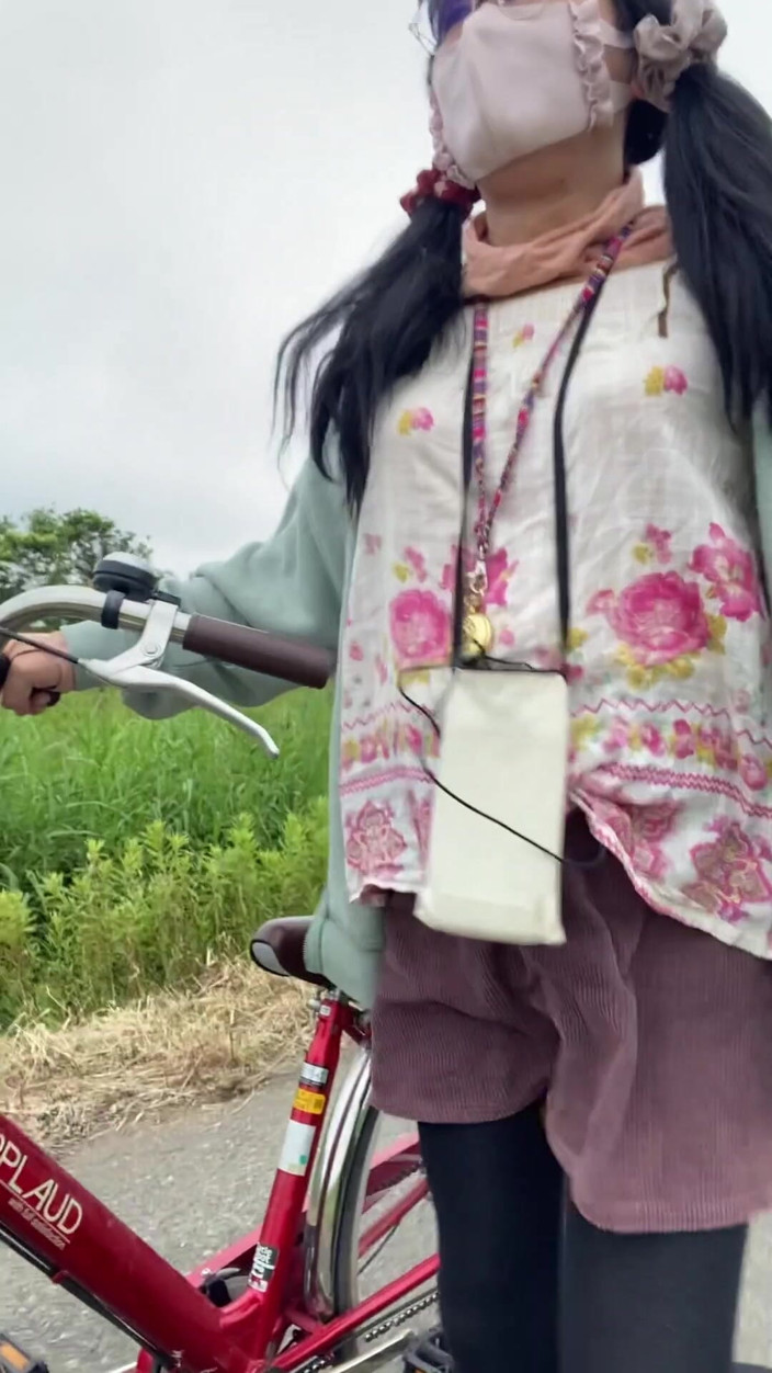 megu2002: No. 250: Exposing My Pussy on the Riverbank