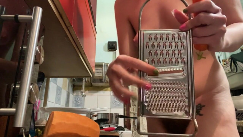 Cuteblonde666: 裸体毛茸茸的烹饪，舔舐 1,5小时