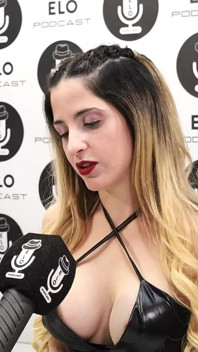 Temu bual pertama saya di Elo Podcast dan saya menunjukkan kepada mereka tetek besar saya